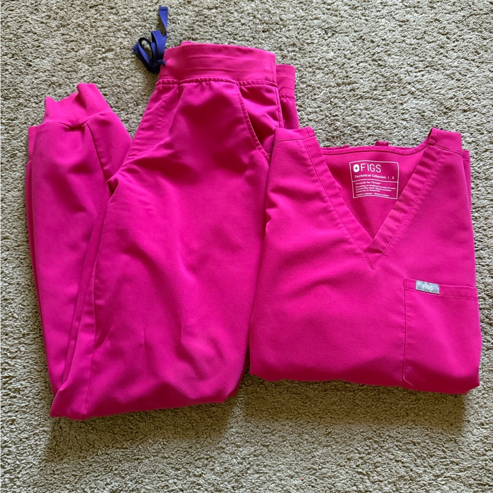 Figs Women's Hot Pink Scrub Set